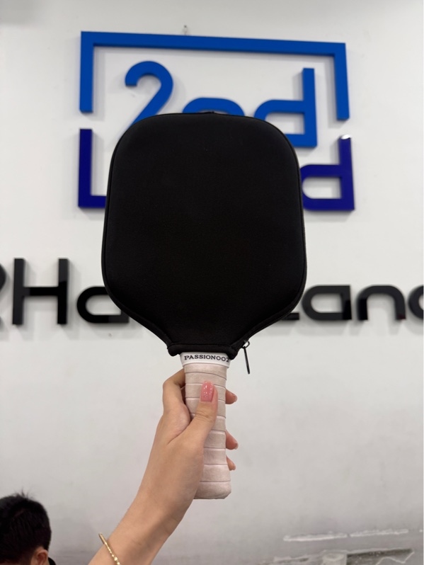 Vợt Pickleball Passion 002 - Màu trắng - Ngoại hình 97% - Trầy nhiều , ố , tay cầm ố , mặt vợt trầy - Kèm túi