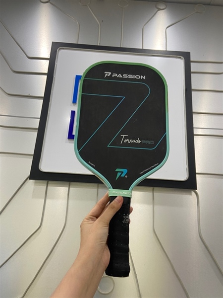Vợt Pickleball Passion Tornado Pro 16mm - Màu đen xanh ngọc - Ngoại hình: 97% - Kèm túi