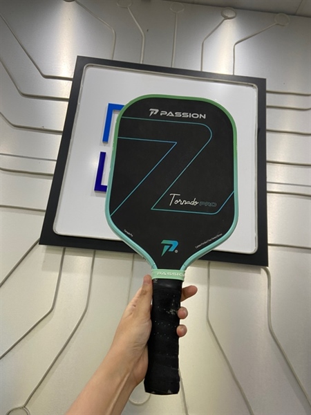 Vợt Pickleball Passion Tornado Pro 16mm - Màu đen xanh ngọc - Ngoại hình: 97% - Kèm túi 2