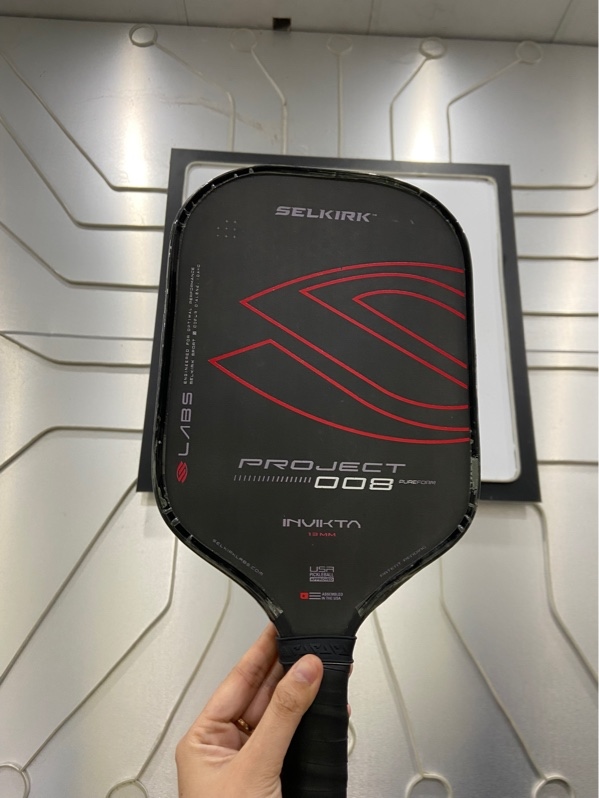 Vợt Pickleball Selkirk Labs Project 008 Invikta - Màu đen - Ngoại hình: 97% - Mặt chữ sơn trầy khá nhiều - Body