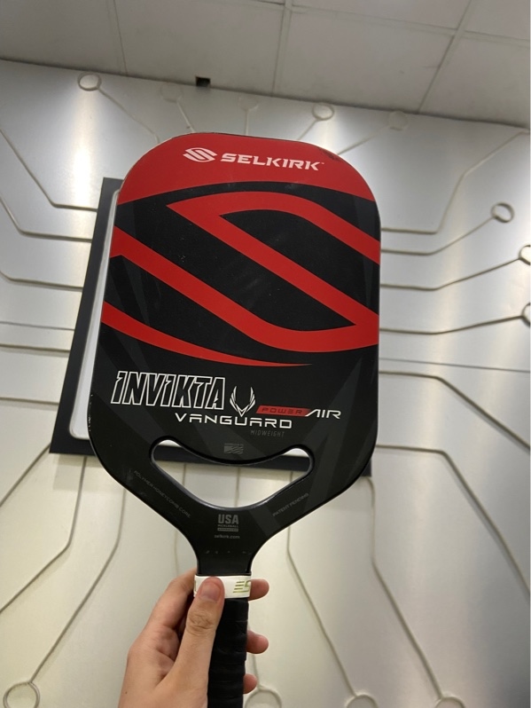 Vợt Pickleball Selkirk Vanguard Power Air Invikta - Màu đen đỏ - Ngoại hình: 96% - Xước cấn sườn nặng, cấn góc nặng - Body