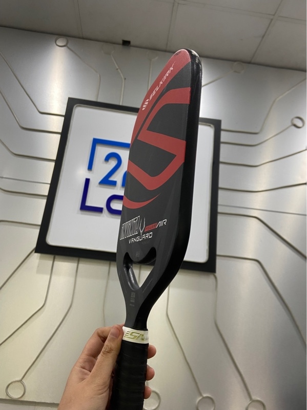 Vợt Pickleball Selkirk Vanguard Power Air Invikta - Màu đen đỏ - Ngoại hình: 96% - Xước cấn sườn nặng, cấn góc nặng - Body