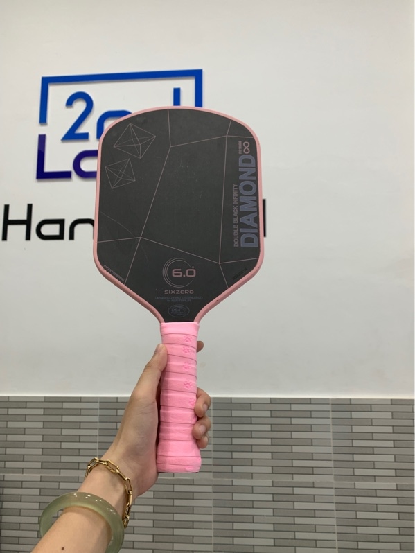 Vợt Pickleball Six Zero Double Black Diamond Control - Màu hồng - Ngoại hình: 97% - Trầy cấn cán - Body