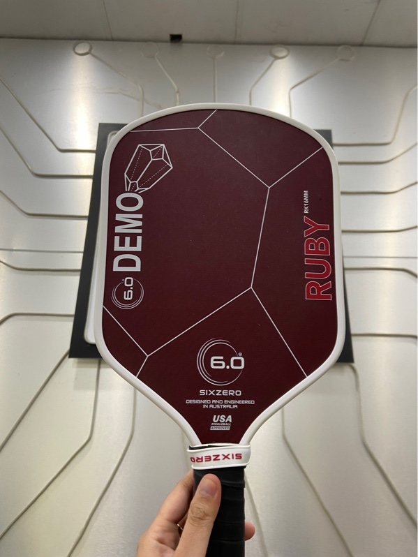 Vợt Pickleball Six Zero Ruby Demo - 16mm - Màu trắng đỏ - Ngoại hình: 97% - Body