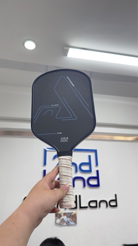 Vợt Pickleball T700 Hyperion Pro Series -Màu đen - Ngoại hình 97,5% - Mặt vợt mòn nhẹ, rớt logo cán - Body