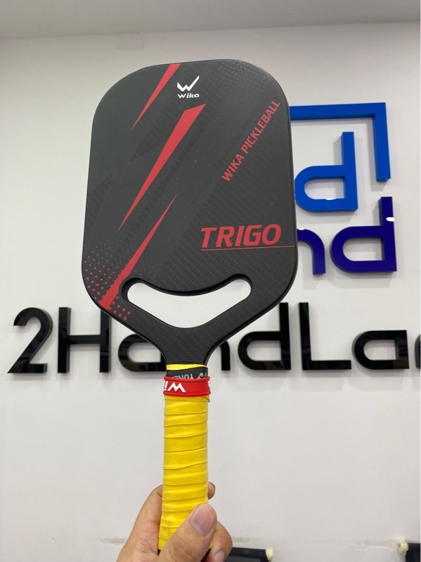Vợt Pickleball Wika Trigo - Màu đỏ đen - Ngoại hình: 97% - Cấn trầy viền, trầy mặt vợt nhiều - Kèm Box