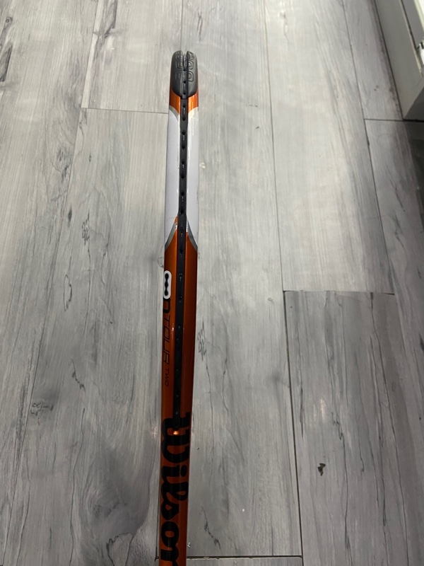 Vợt tennis Wilson NTourTwo - Màu cam trắng - Ngoại hình: 97% - Body