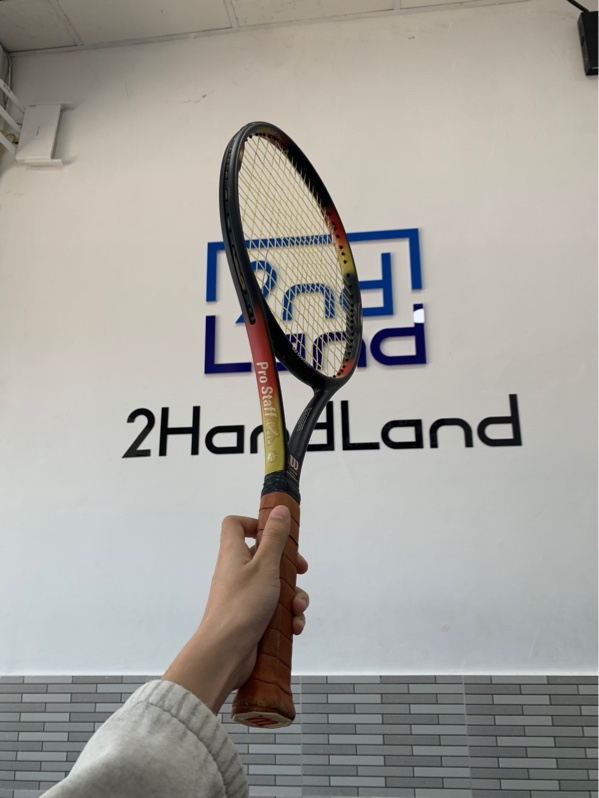 Vợt tennis Wilson Pro Staff Classic 6.1 Si - 357G - Màu đen - Ngoại hình: 96% - Trầy xước nhiều - Body