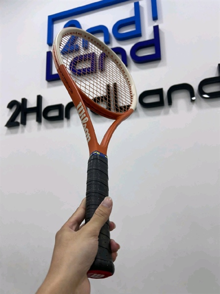 Vợt Tennis Wilson Roland Garros Team 102 (249GR) -WR168610U2 - Màu trắng cam - Ngoại hình 97% - Body 1