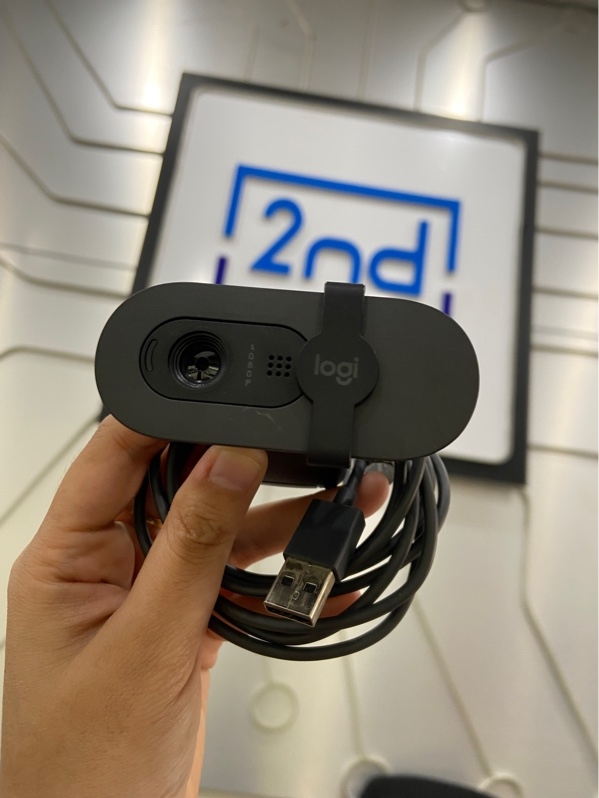 Webcam Logitech Brio 100 Full HD 1080p Model VU0072 - Màu đen - Ngoại hình: 97% - Body