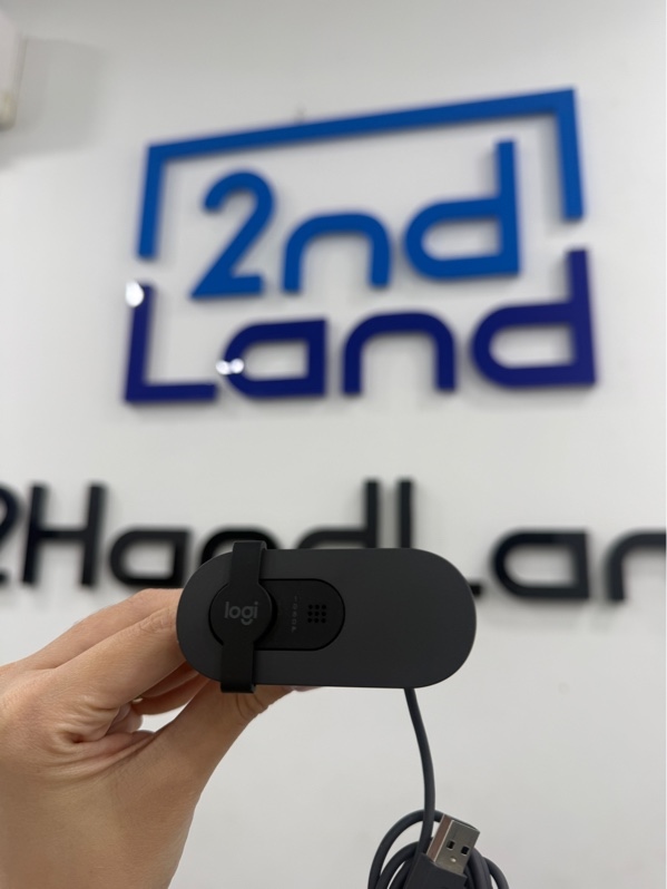 Webcam Logitech Brio 100 - Màu đen - Ngoại hình 98% - Box