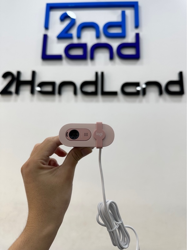 Webcam Logitech Brio 100 - Màu hồng - Ngoại hình 98% - Kèm box + Dây két nối