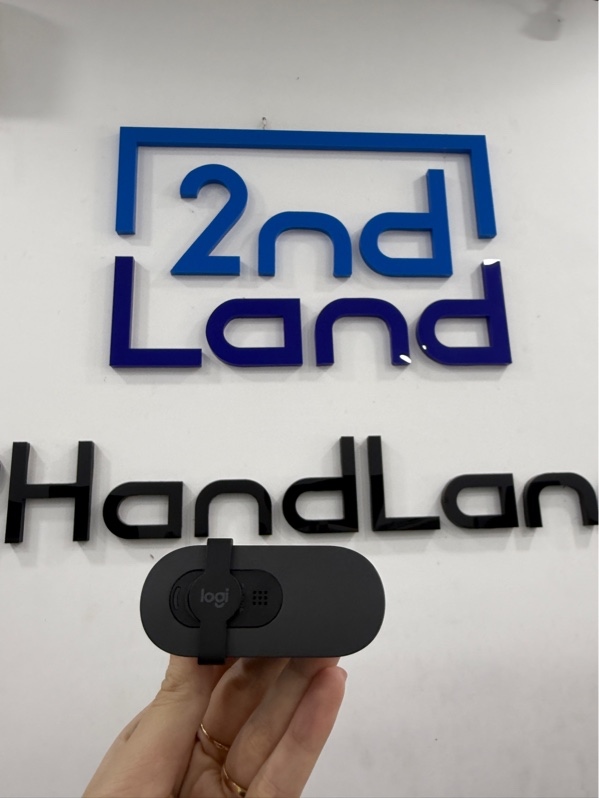 Webcam Logitech BRIO 100 - Màu xám - Ngoại hình 98% - Body