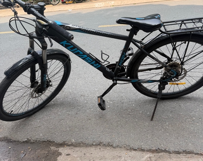 Xe đạp Địa Hình MTB Kurashi Kon 24inch - Màu đen - Ngoại hình: 96% - Xước bong sơn nhiều, sên gỉ sét, chân chống mất đệm cao su, lip gỉ sét, mòn, bánh sau lắc - Body