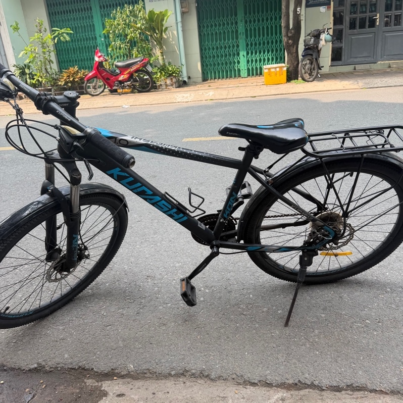 Xe đạp Địa Hình MTB Kurashi Kon 24inch - Màu đen - Ngoại hình: 96% - Xước bong sơn nhiều, sên gỉ sét, chân chống mất đệm cao su, lip gỉ sét, mòn, bánh sau lắc - Body