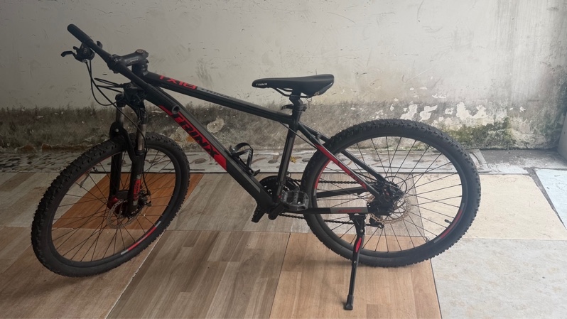 Xe đạp Trinx TX 18 - Màu đen - Ngoại hình: 97% - Trầy xước, không dè, đứt dây cáp tăng dĩa - Body