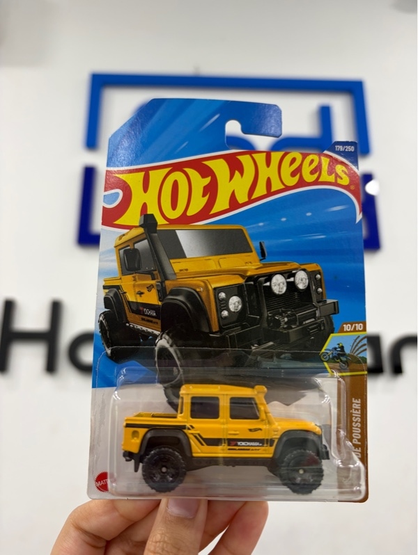 Xe mô hình Hot wheels '15 Land Rover Defender Double Car/Véhicle à Cabine Double - Màu vàng - Newseal