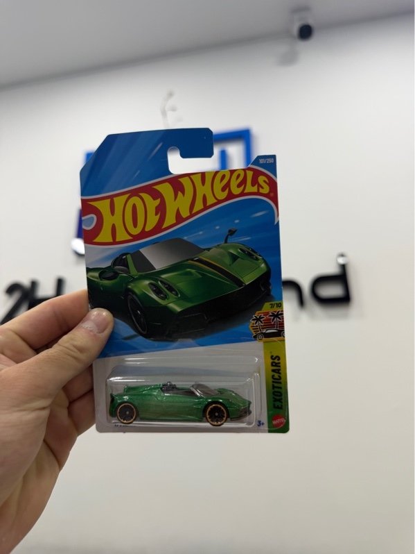 Xe mô hình Hot Wheels ‘17 Pagani Huayra Roadster/ Cabriolet Décapotable - Newseal