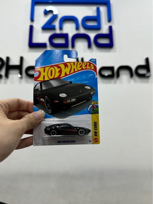 Xe mô hình Hot Wheels 1983 Porsche 928S - Newseal