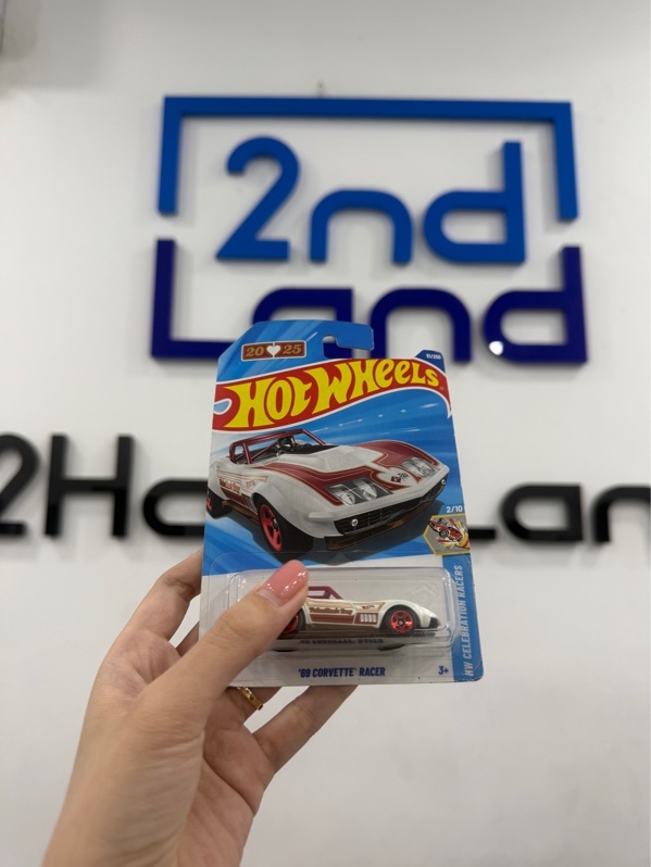 Xe mô hình Hot Wheels ‘69 Corvette racer - Màu trắng - Newseal