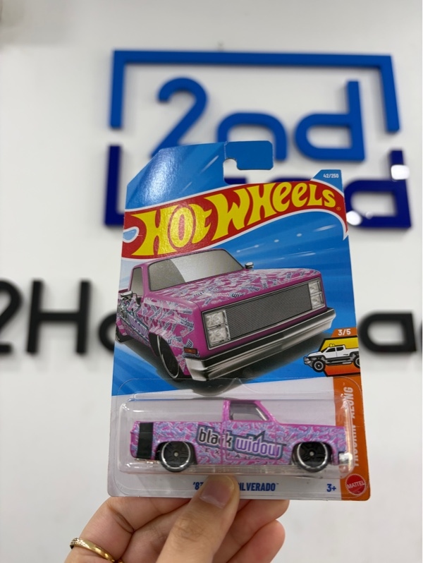 Xe mô hình Hot wheels - 83 chevy silverado - Màu hồng - NewSeal