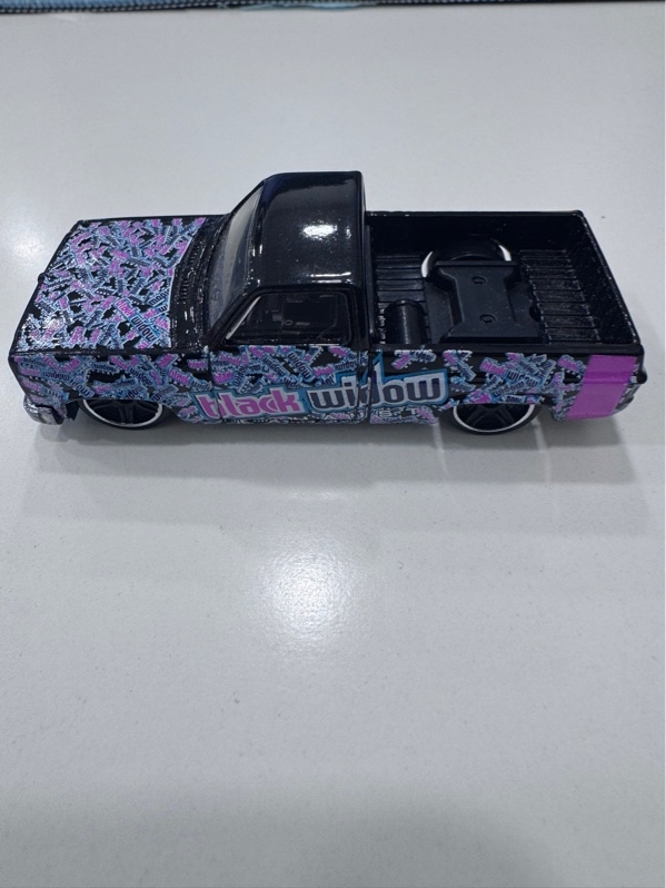 Xe mô hình Hot wheels 83 chevy silverado TM - Màu đen - Ngoại hình 98% - Body