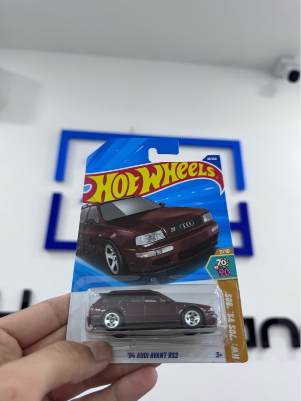Xe mô hình Hot wheels 94 audi avant RS2 - Màu nâu - Ngoại hình 98% - kèm box