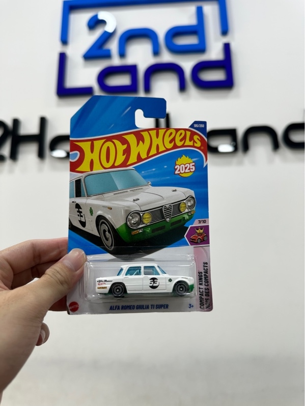 Xe Mô Hình Hot Wheels - Alfa Romeo Giulia Ti Super – Chính Hãng - Màu trắng xanh - Newseal