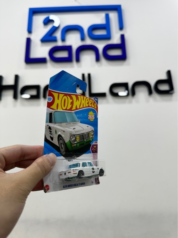 Xe Mô Hình Hot Wheels - Alfa Romeo Giulia Ti Super – Chính Hãng - Màu trắng xanh - Newseal