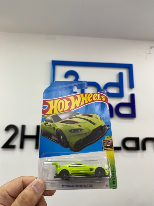 Xe mô hình Hot Wheels - Aston Martin Vantage GTE - New seal
