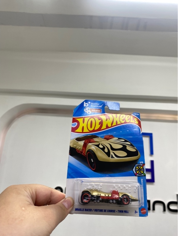 Xe mô hình Hot Wheels Braille Racer / Voiture De Course - Twin Mill - Màu vàng đồng - Newseal
