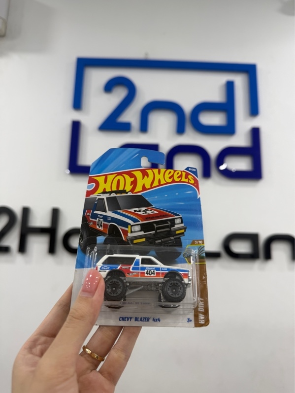 Xe mô hình Hot Wheels Chevy Blazer 4x4 - Màu trắng - Newseal