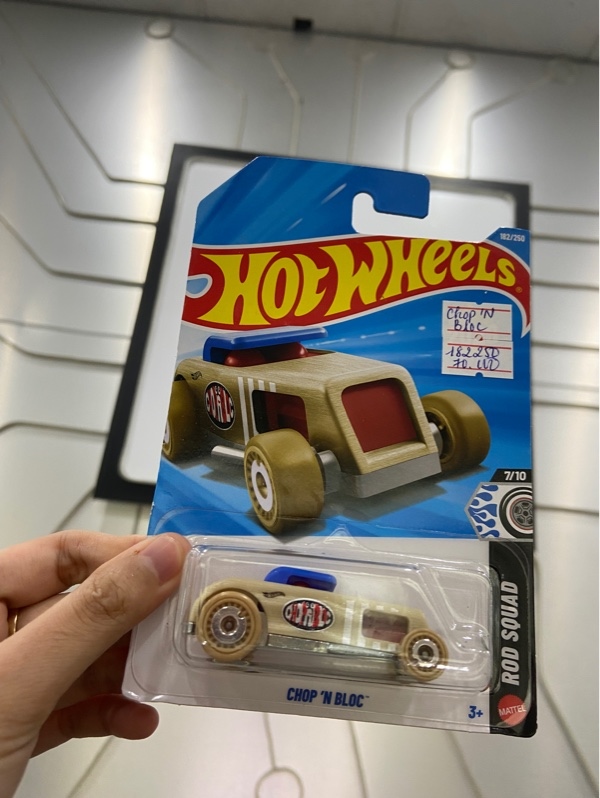 Xe mô hình Hot Wheels - Chop'N Bloc - Màu vàng - Newseal