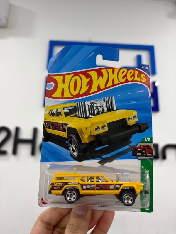 Xe mô hình Hot wheels Cruise Bruiser - Màu vàng - Newseal