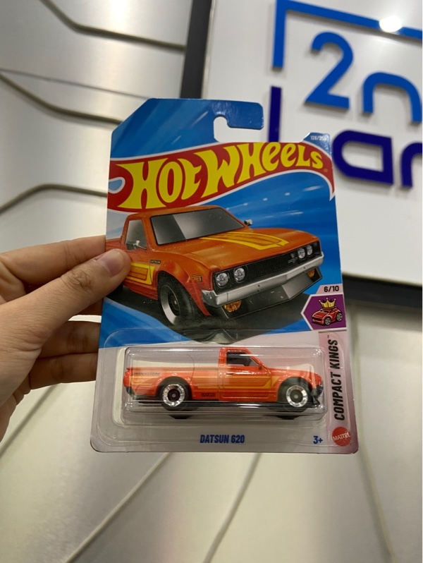 Xe mô hình Hot Wheels - Datsun 620 - Màu cam - Newseal