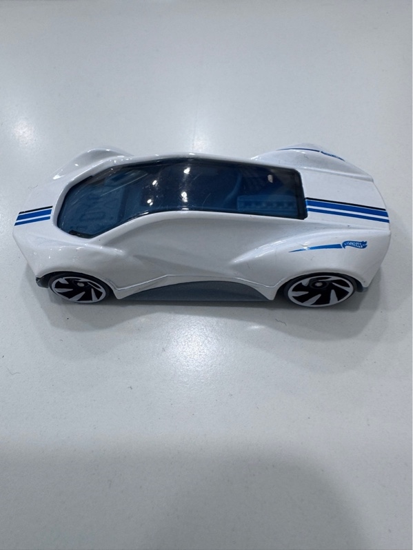 Xe mô hình Hot wheels Exotique FJV81 - Màu trắng - Ngoại hình 98% - Body