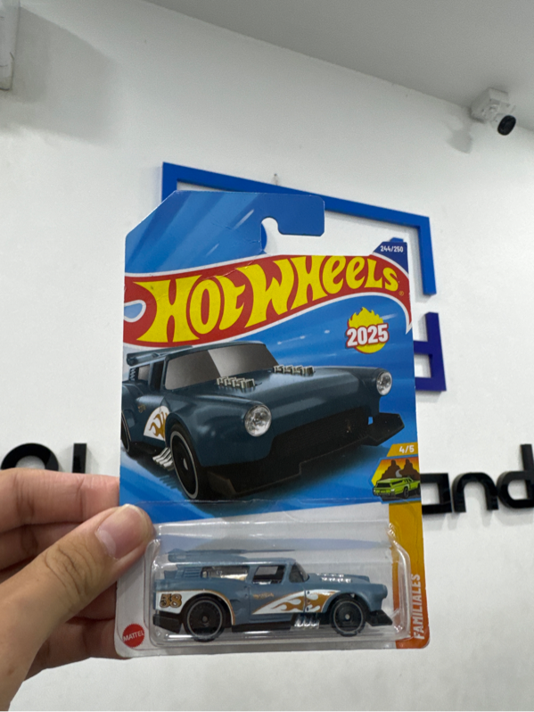 Xe mô hình hot wheels - GONE MAD - Màu xanh - Newseal