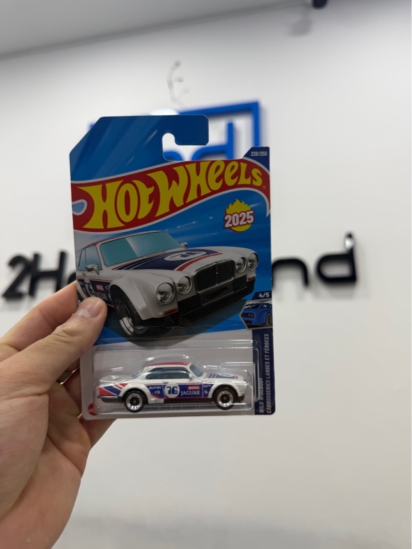 Xe mô hình Hot wheels Jaguar XJC V12 Coupe - Newseal