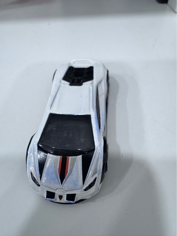 Xe mô hình Hot Wheels Lambroghini Huracan Sterrato - Màu trắng - Ngoại hình 97% - Body