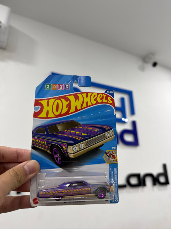 Xe mô hình hot wheels - LAYIN’ LOWRIDER - Màu đen - Newseal