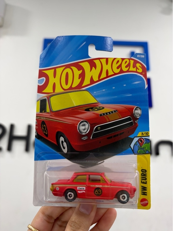 Xe mô hình Hot wheels Lotus Cortina - Màu đỏ - Newseal