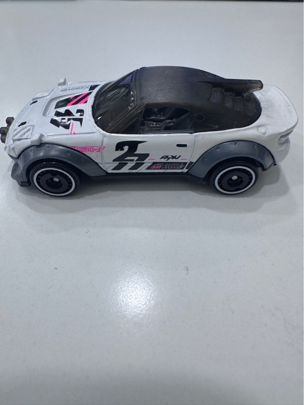 Xe mô hình Hot wheels Mazda MX-5 Miata - Màu trắng - Ngoại hình 98% - Body