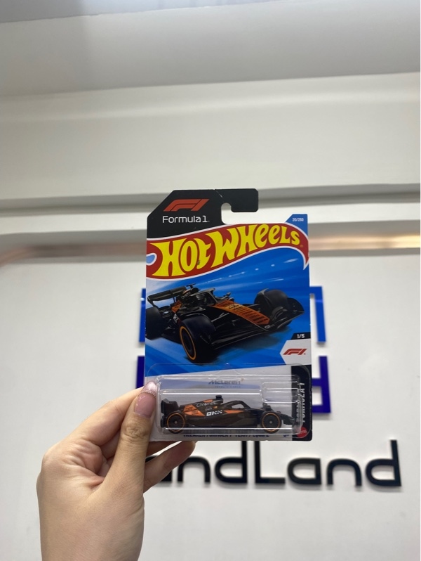 Xe mô hình Hot Wheels McLaren Formula 1 Team - Màu đen cam - Newseal