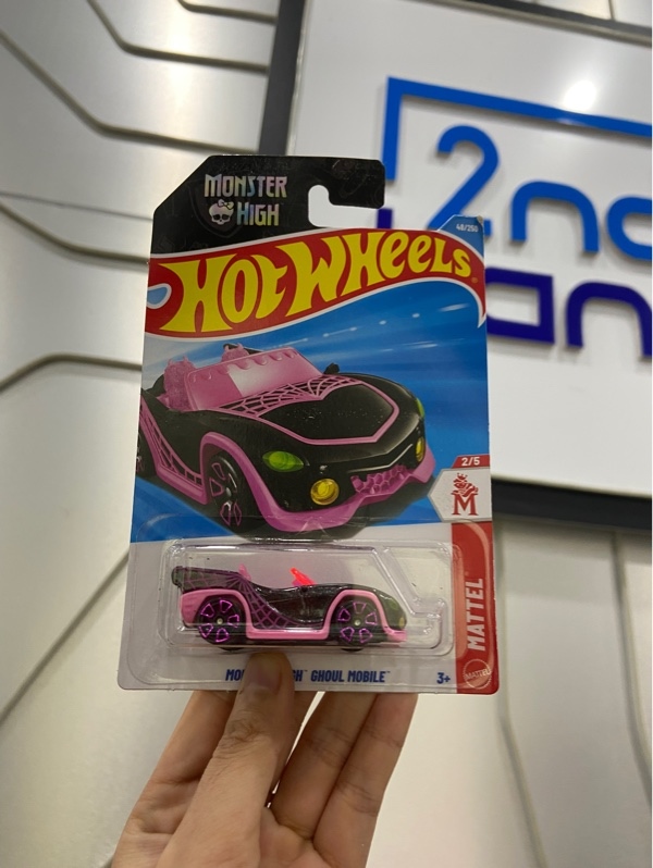 Xe mô hình Hot Wheels - Monster High Ghoul Mobile - Màu đen hồng - Newseal