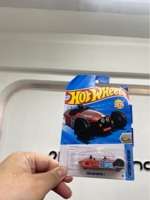 Xe mô hình Hot Wheels Morgan Super 3 - Màu cam xanh - Newseal