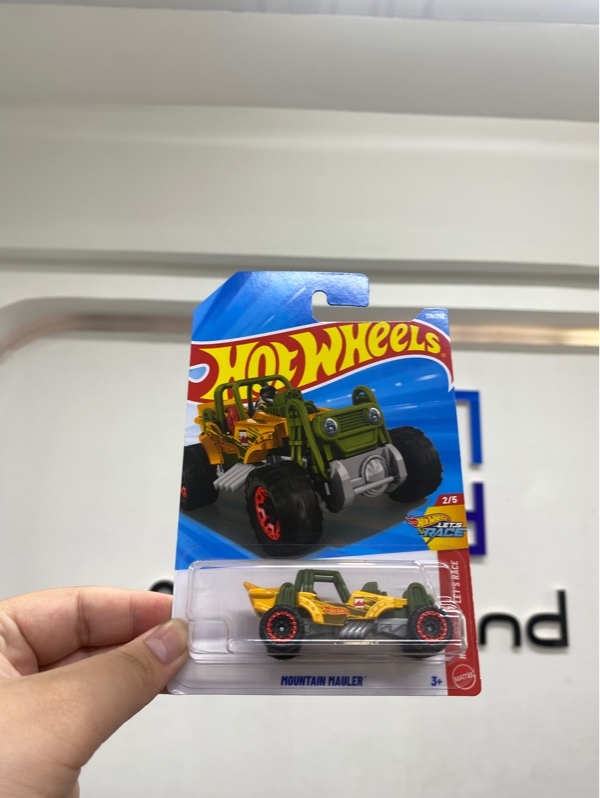 Xe mô hình Hot Wheels Mountain Mauler - Màu vàng xanh - Newseal