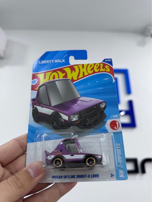 Xe mô hình Hot wheels Nissan skyline 2000GT-R LBWK - Màu tím - Ngoại hình 98% - kèm box
