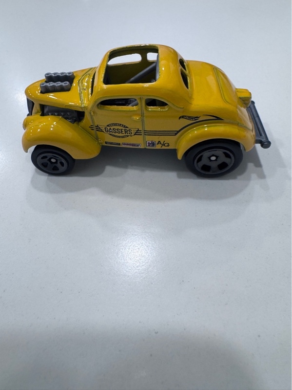 Xe mô hình Hot wheels Pass’n Gasser - Màu vàng - Ngoại hình 98% - Body
