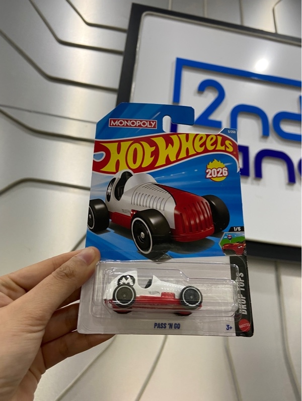 Xe mô hình Hot Wheels - Pass'N Go - Màu trắng đỏ - Newseal