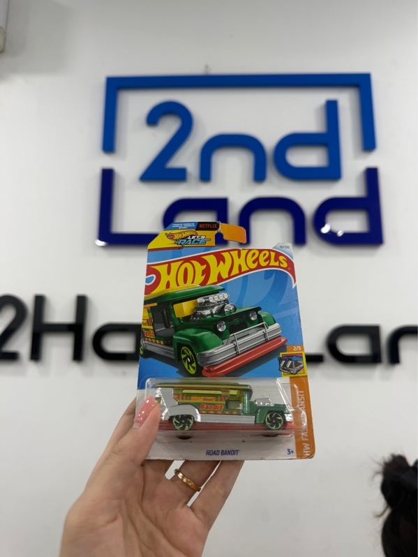 Xe mô hình Hot Wheels Road Bandit - Màu xanh lá - Newseal